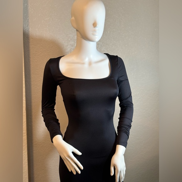 🍁🥳♥️ Gianni Bini Column Icon Knit Scoop Neck Long Sleeve Bodycon Midi Dress - Picture 6 of 11